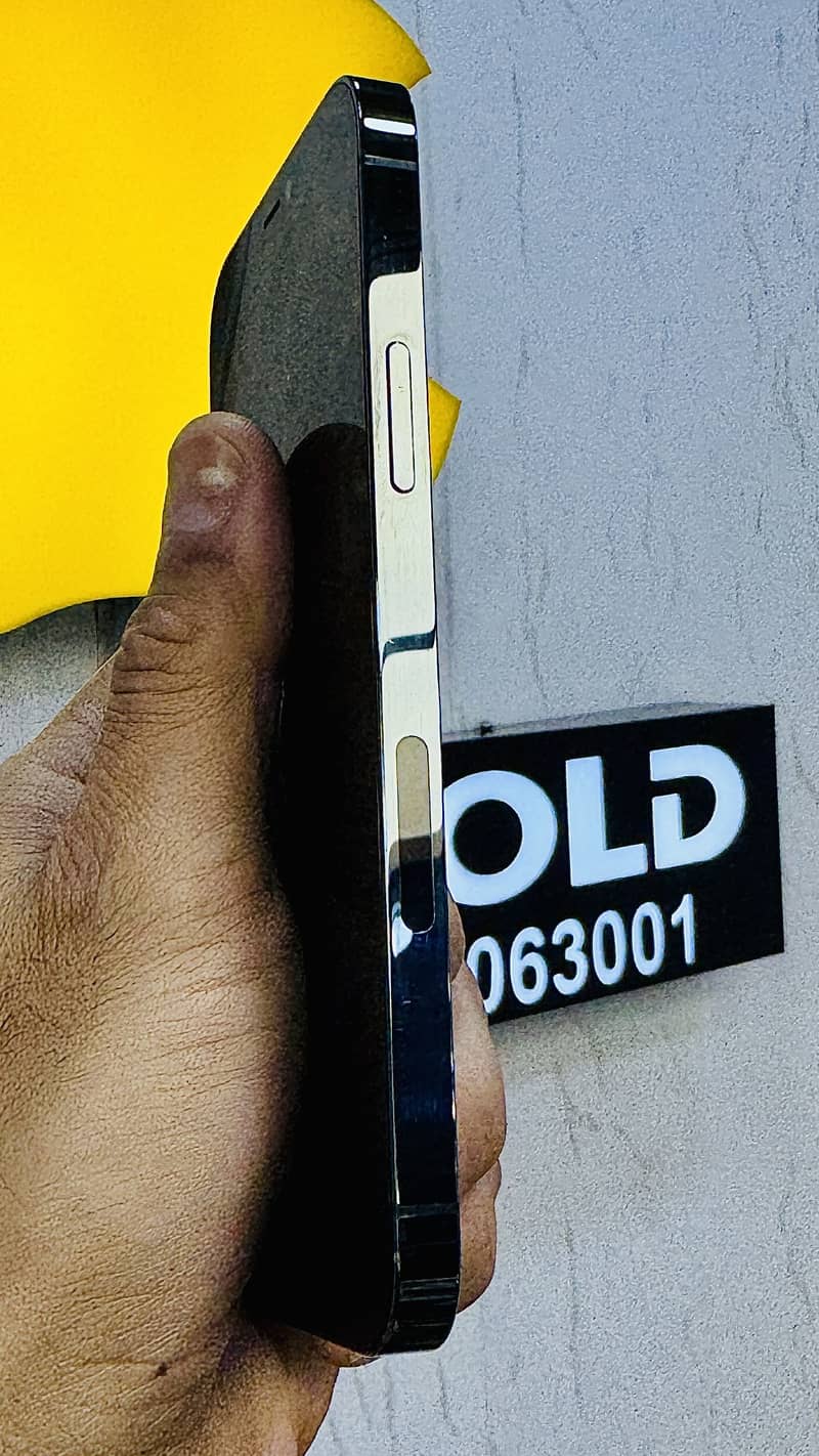 Apple iPhone 12 Pro 2