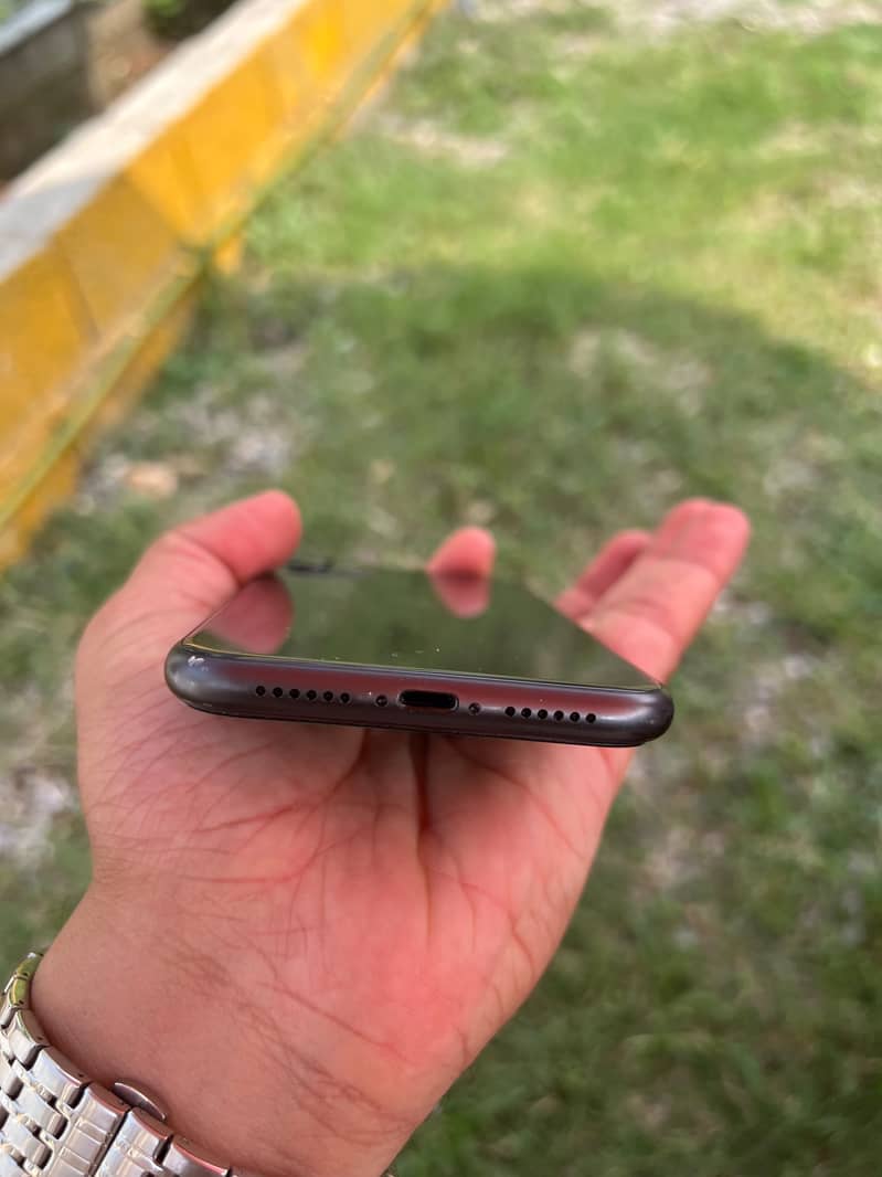 Apple iPhone 11 3