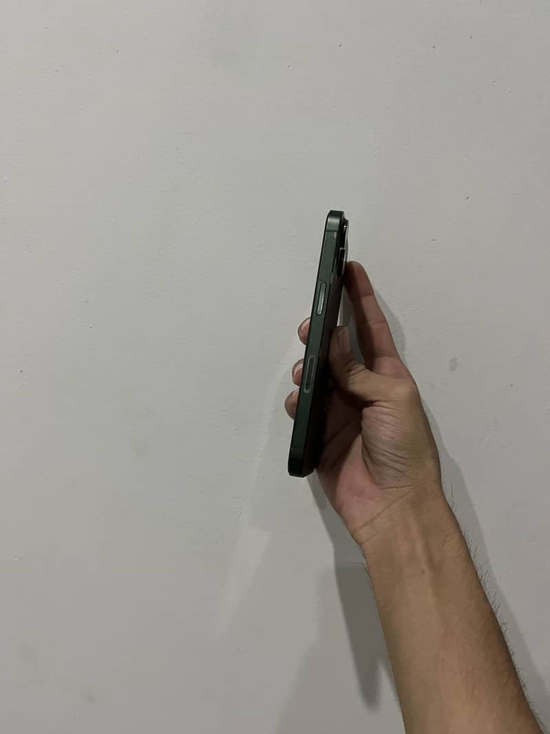 Apple iPhone 13 1