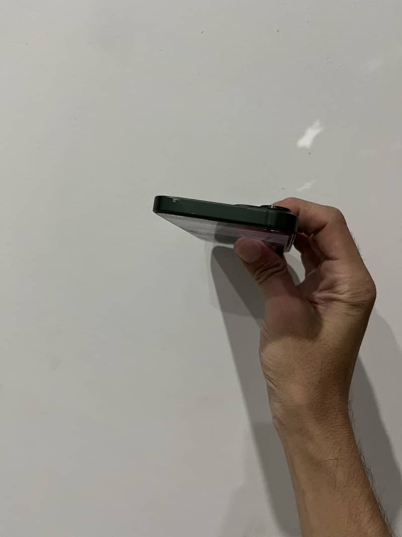 Apple iPhone 13 3