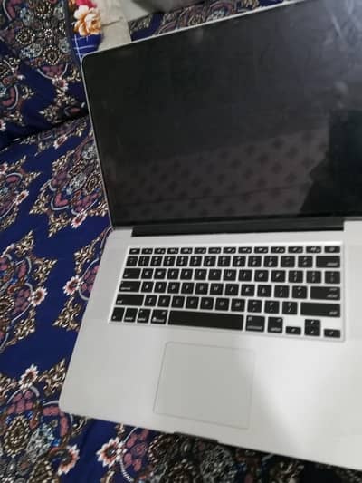 apple MacBookpro model A1398 core i7 16gb ram 500 gb ssd windows 10