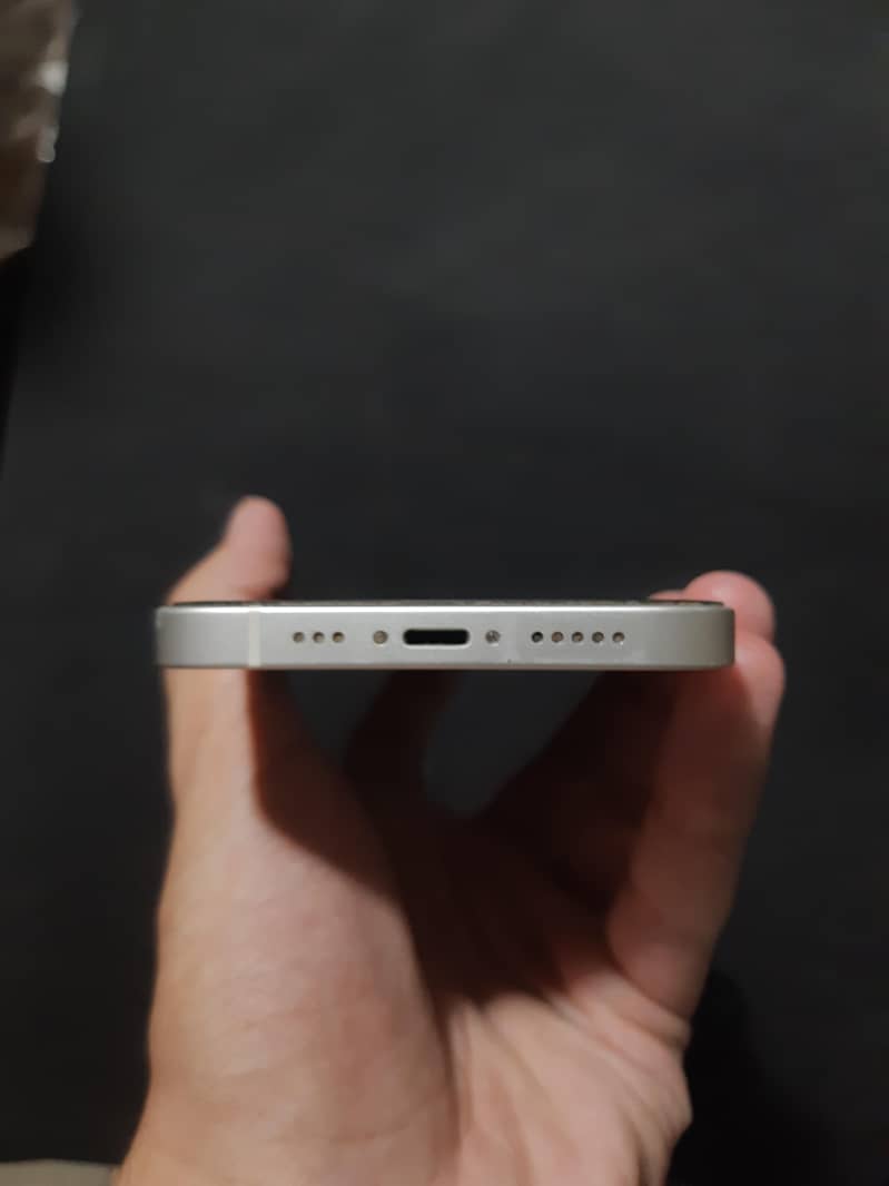 Apple iPhone 12 4