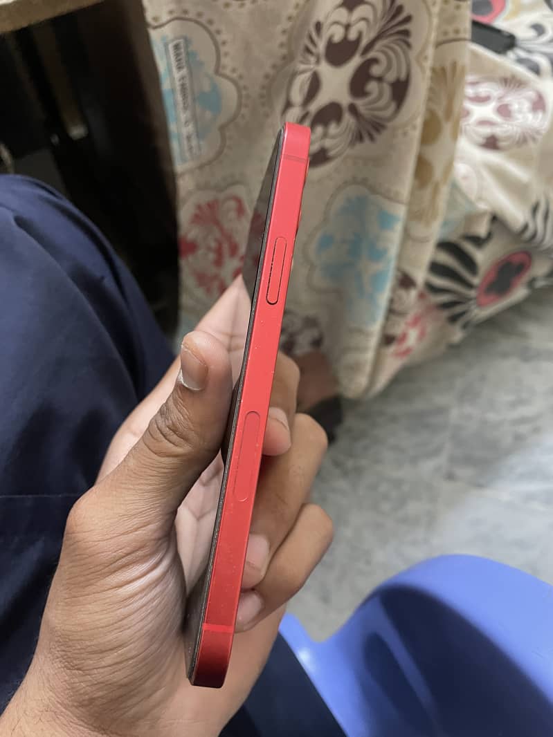 Apple iPhone 12 4