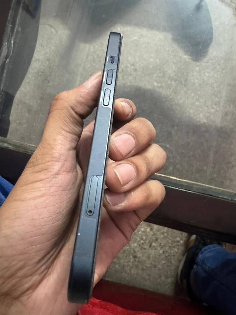 Apple iPhone 13 5