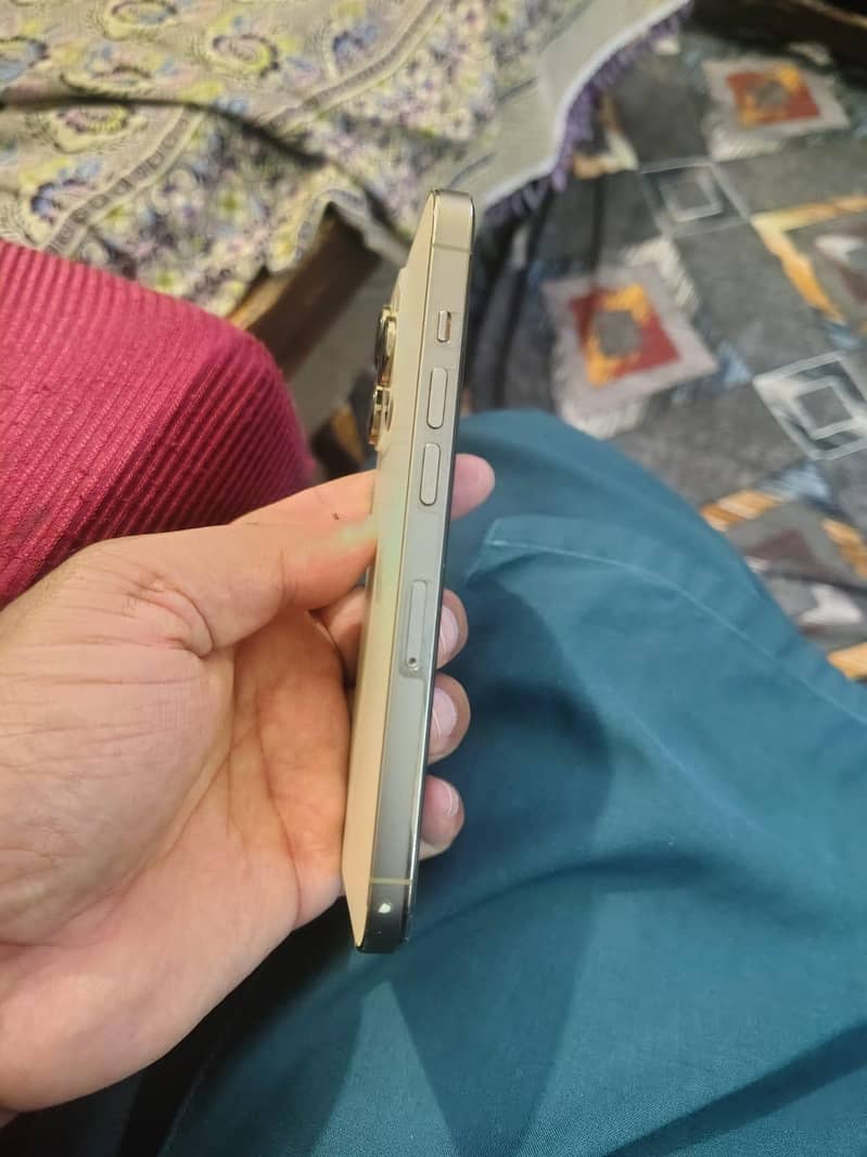 Apple iPhone 14 Pro 2
