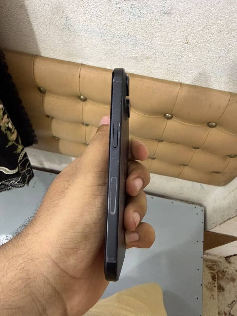 Apple iPhone 15 4