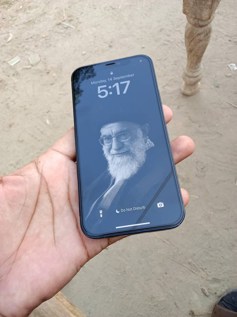 Apple iPhone 12 1