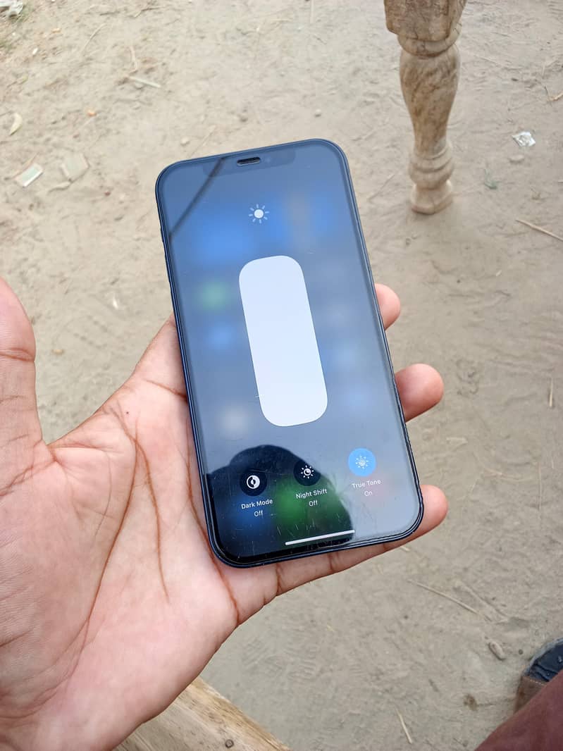 Apple iPhone 12 4