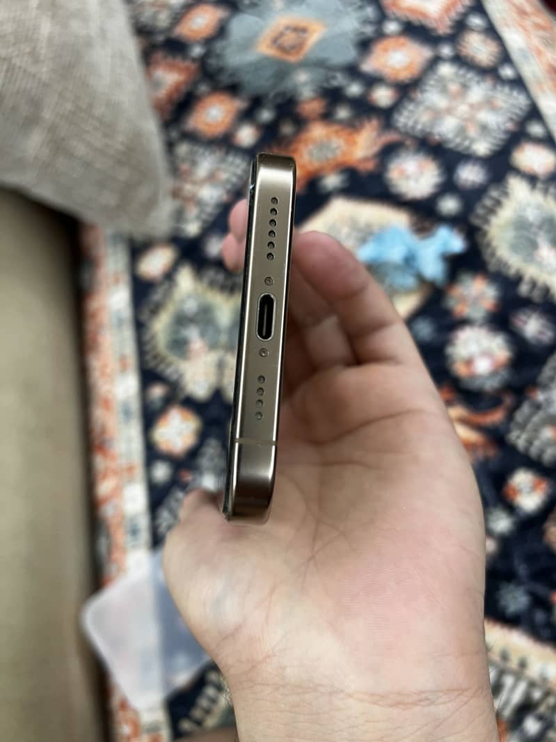Apple iPhone 16 Pro Max 4