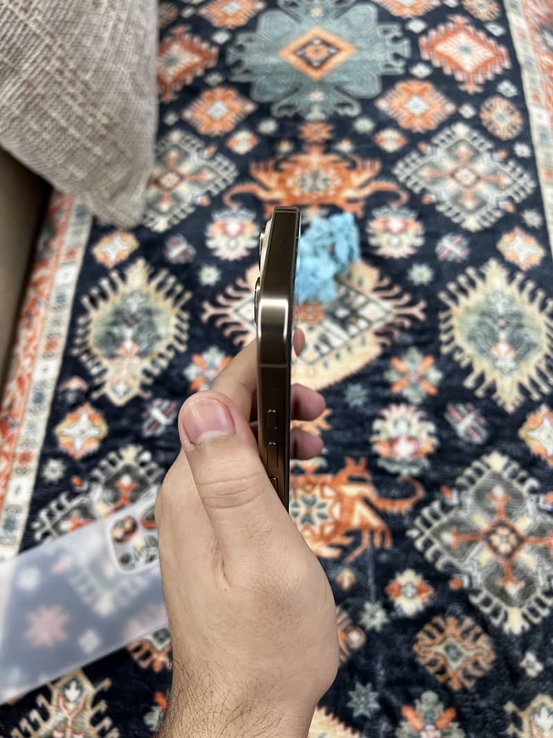 Apple iPhone 16 Pro Max 7