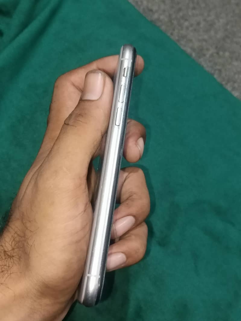 Apple iPhone X 3