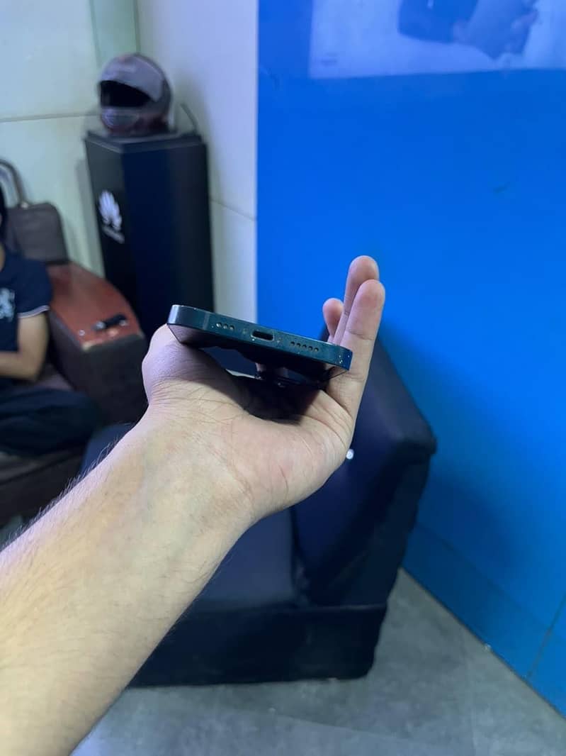 Apple iPhone 13 5