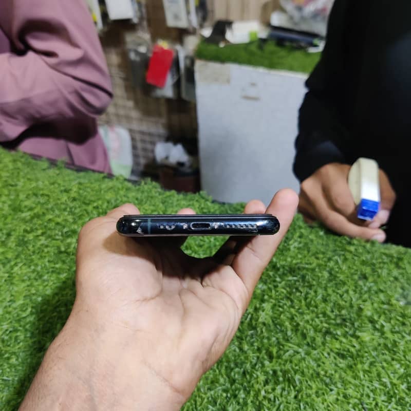 Apple iPhone 11 Pro 0