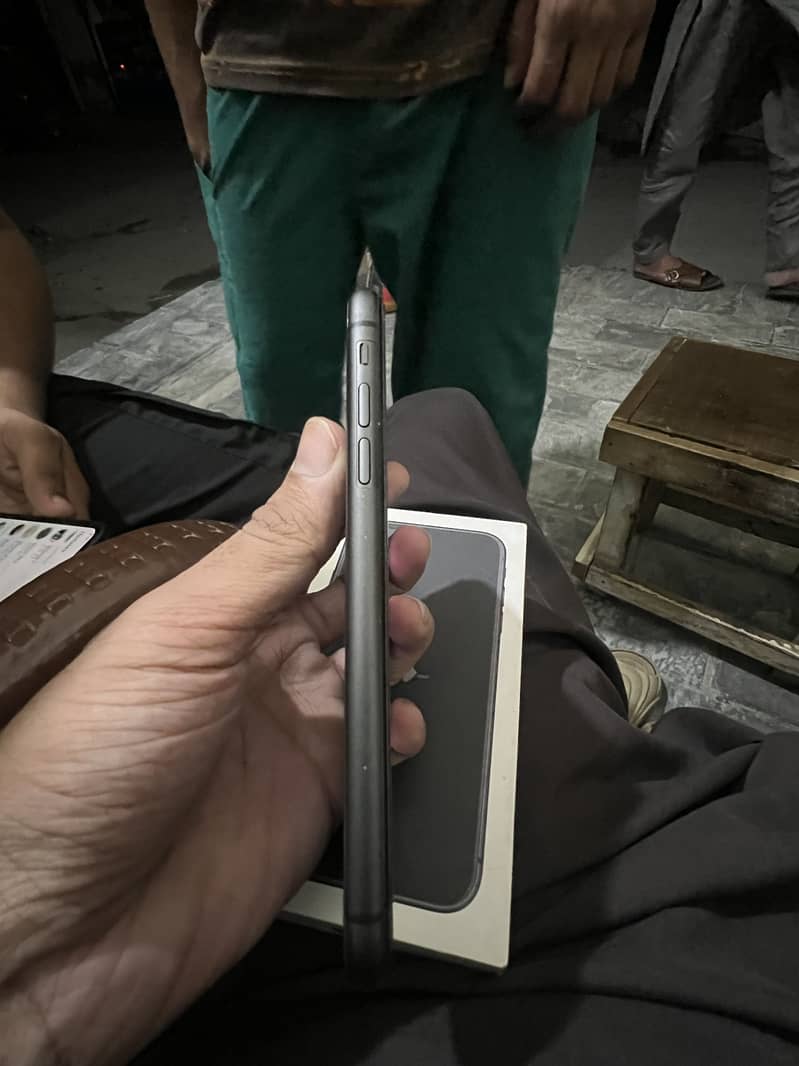Apple iPhone 11 3