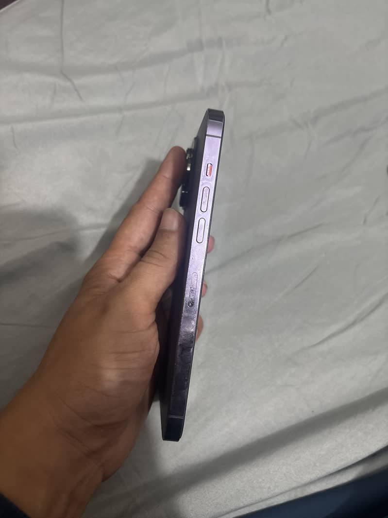 iPhone 14 Pro Max (lock) 1