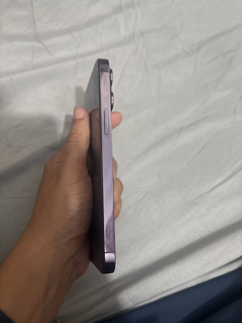 iPhone 14 Pro Max (lock) 2