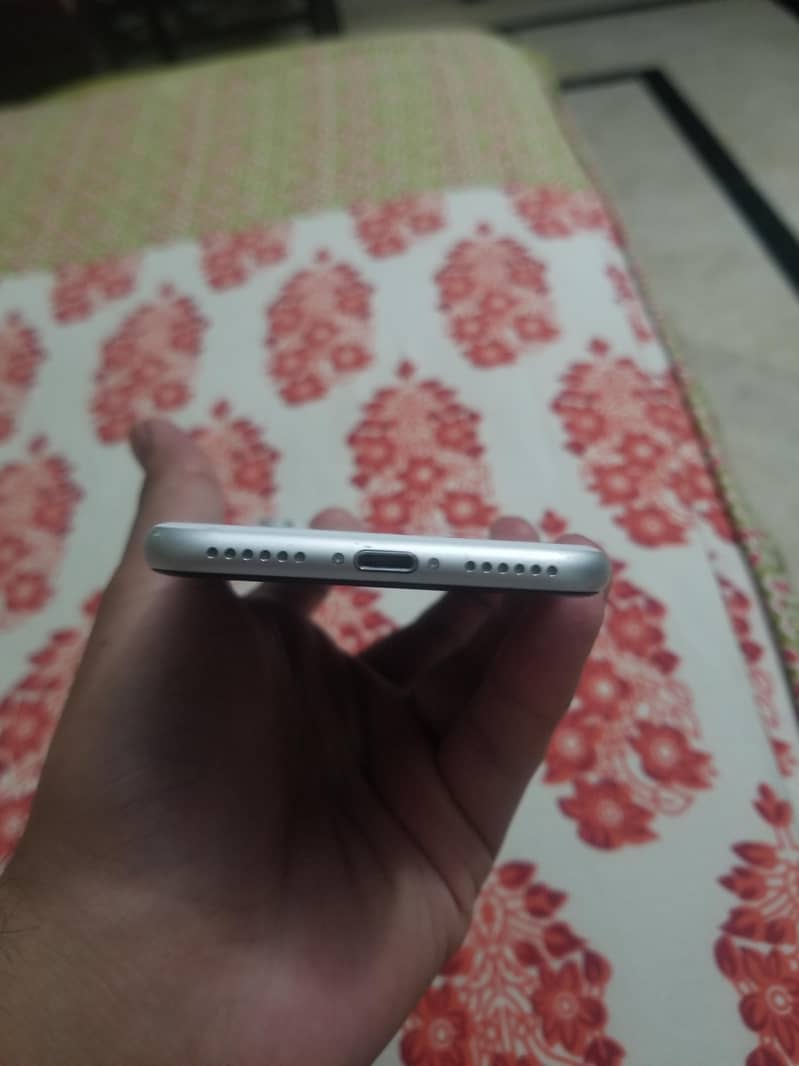Apple iPhone SE 4