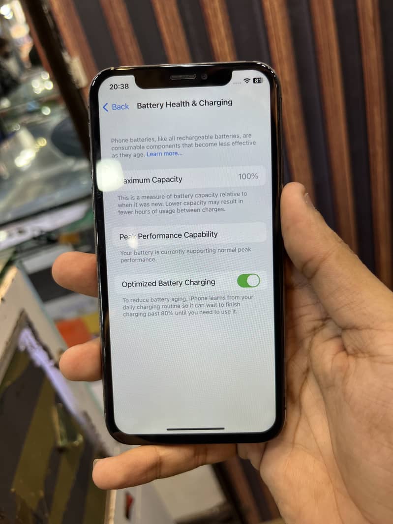 Apple iPhone X 4