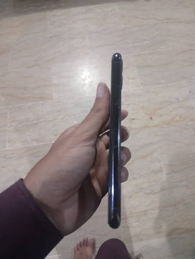 Apple iPhone 11 Pro 2