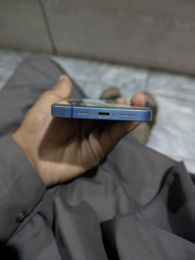 Apple iPhone 13 2