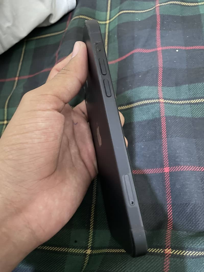 Apple iPhone 12 4