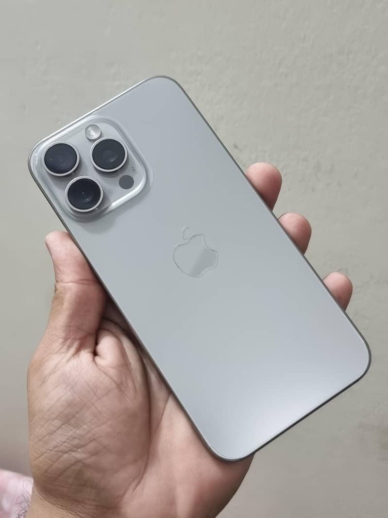 Apple iPhone 15 Pro Max 0