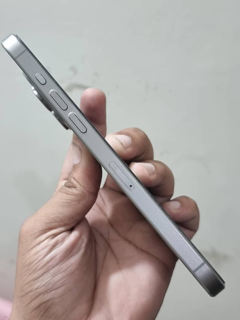 Apple iPhone 15 Pro Max 3