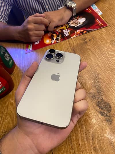 Apple iPhone 16 Pro Max