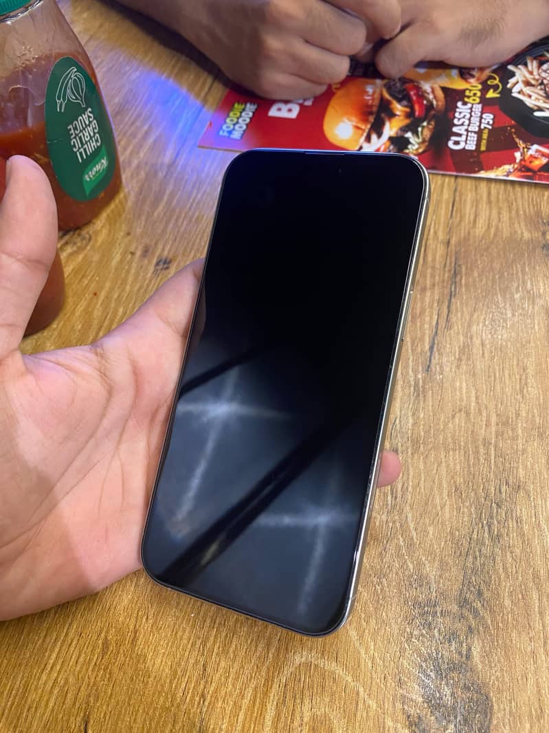 Apple iPhone 16 Pro Max 3