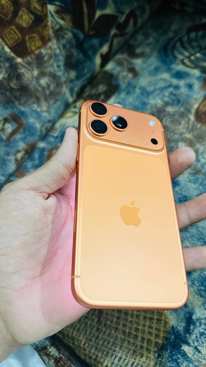 Apple iPhone 17 Pro Max 4