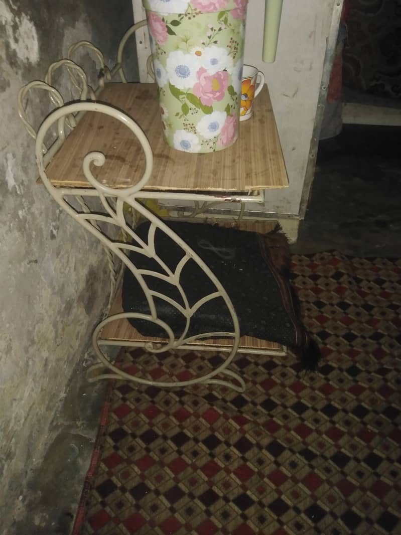 Bed with side tables 0