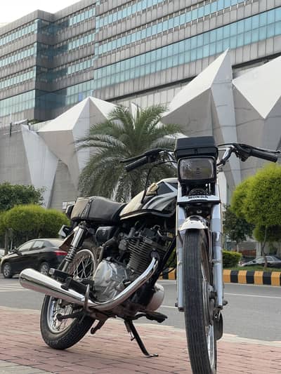 With dubble saman bike good condition 10/10