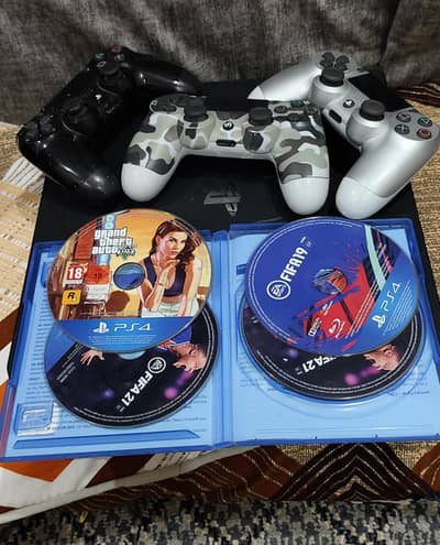 PS4 Pro 1TB | 3 Controllers + 4 Games