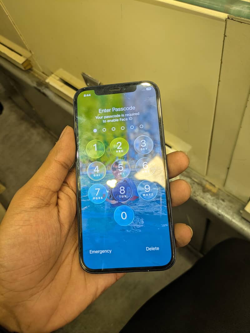 Apple iPhone 12 1
