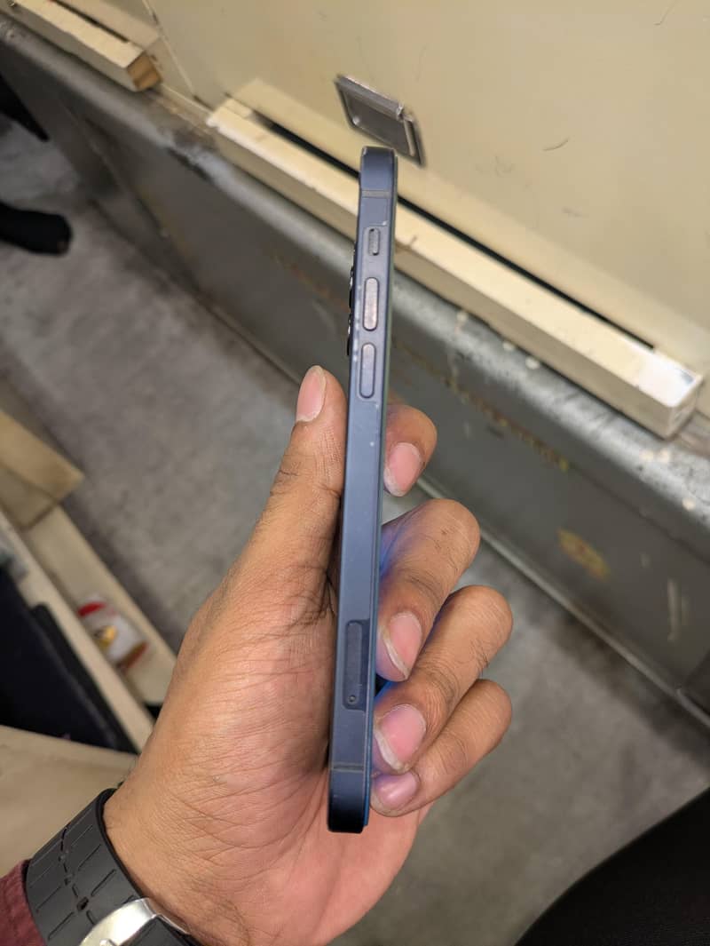 Apple iPhone 12 2