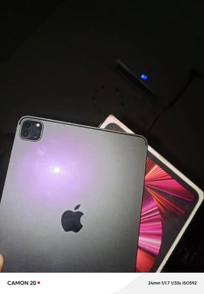 IPAD PRO M1 128GB 3RD Gen COMPLETE BOX