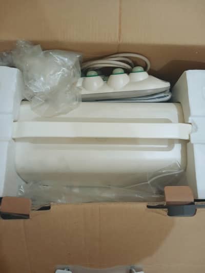 CERAGEM Compact Massage Machine – Excellent Condition