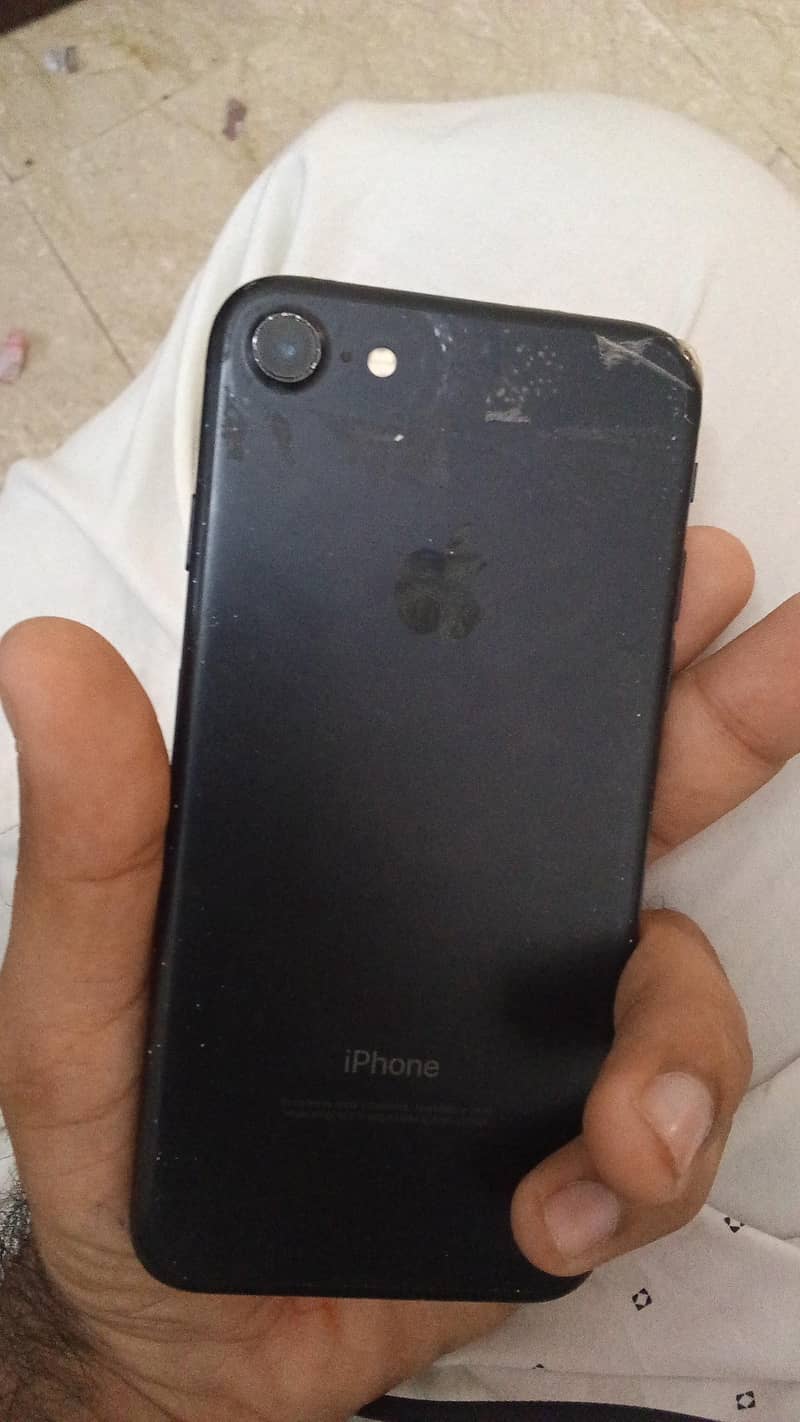 Apple iPhone 7 0
