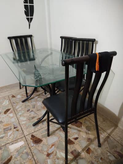 Argent sell karni hai 6 chair dining table hai