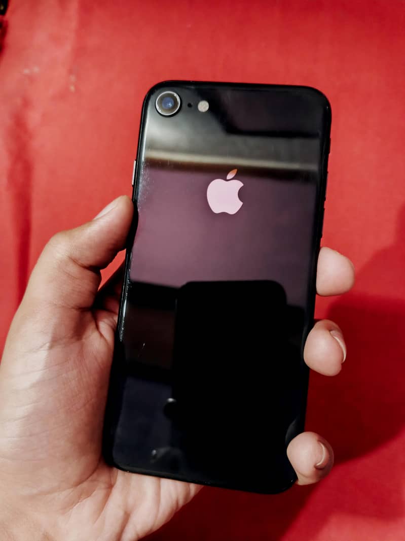 Apple iPhone 8 3