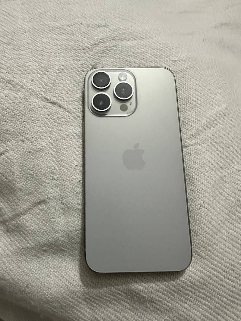 Apple iPhone 15 Pro Max 0