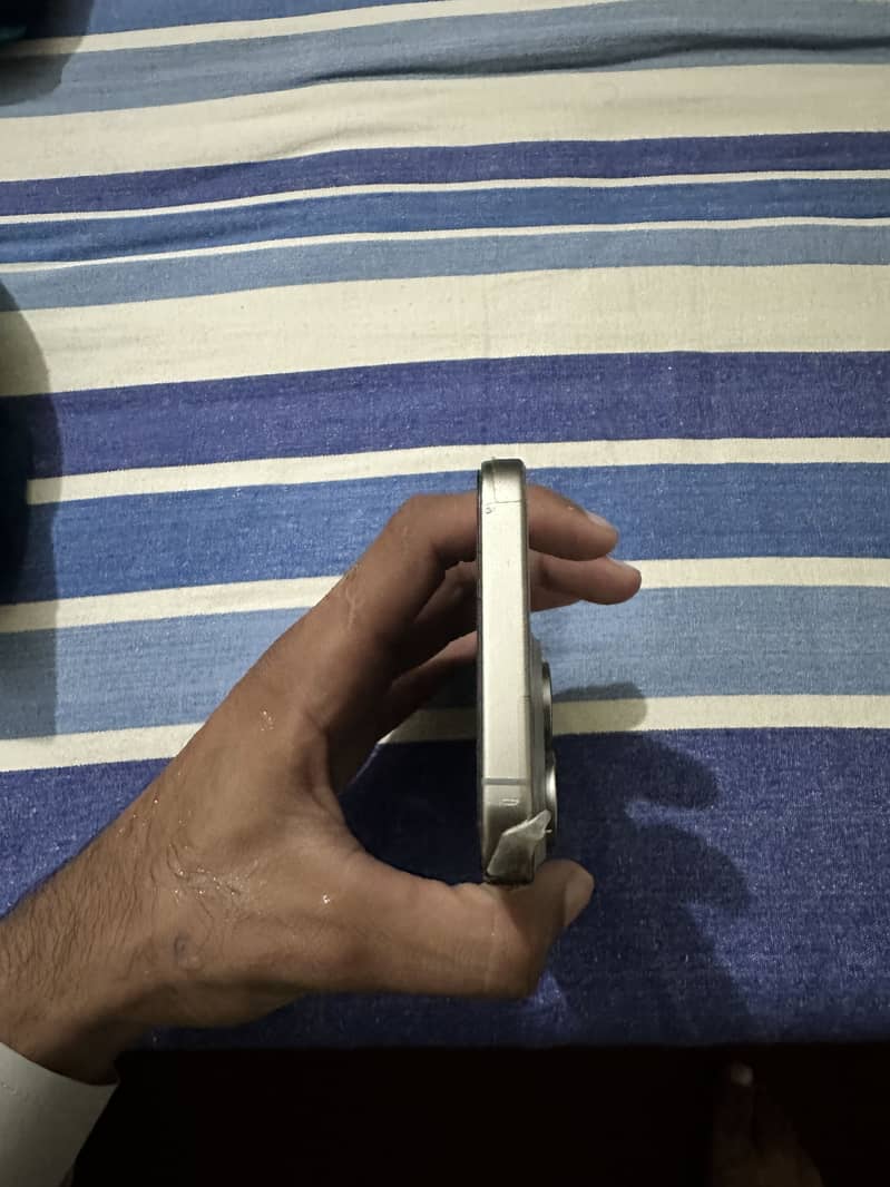 Apple iPhone 15 Pro Max 2