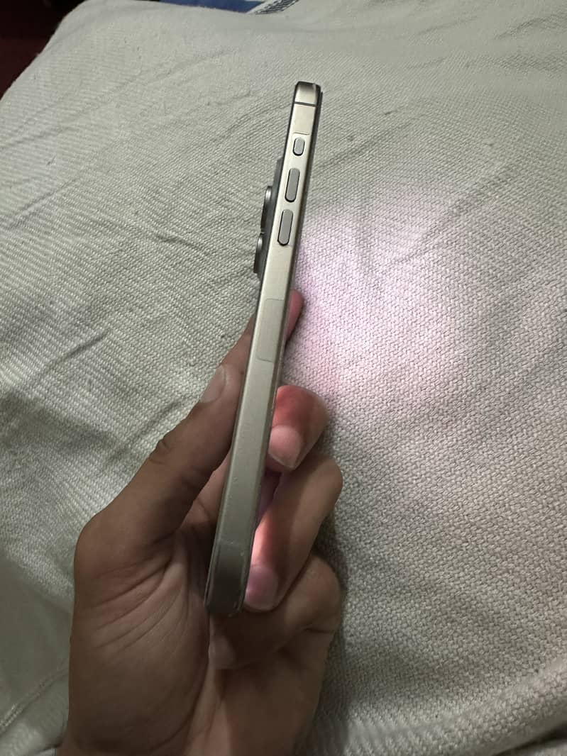 Apple iPhone 15 Pro Max 3