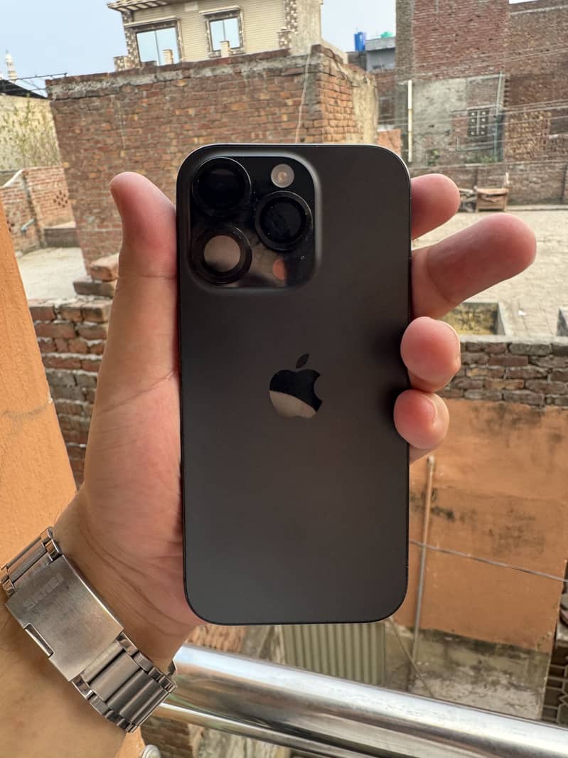 Apple iPhone 16 Pro 0