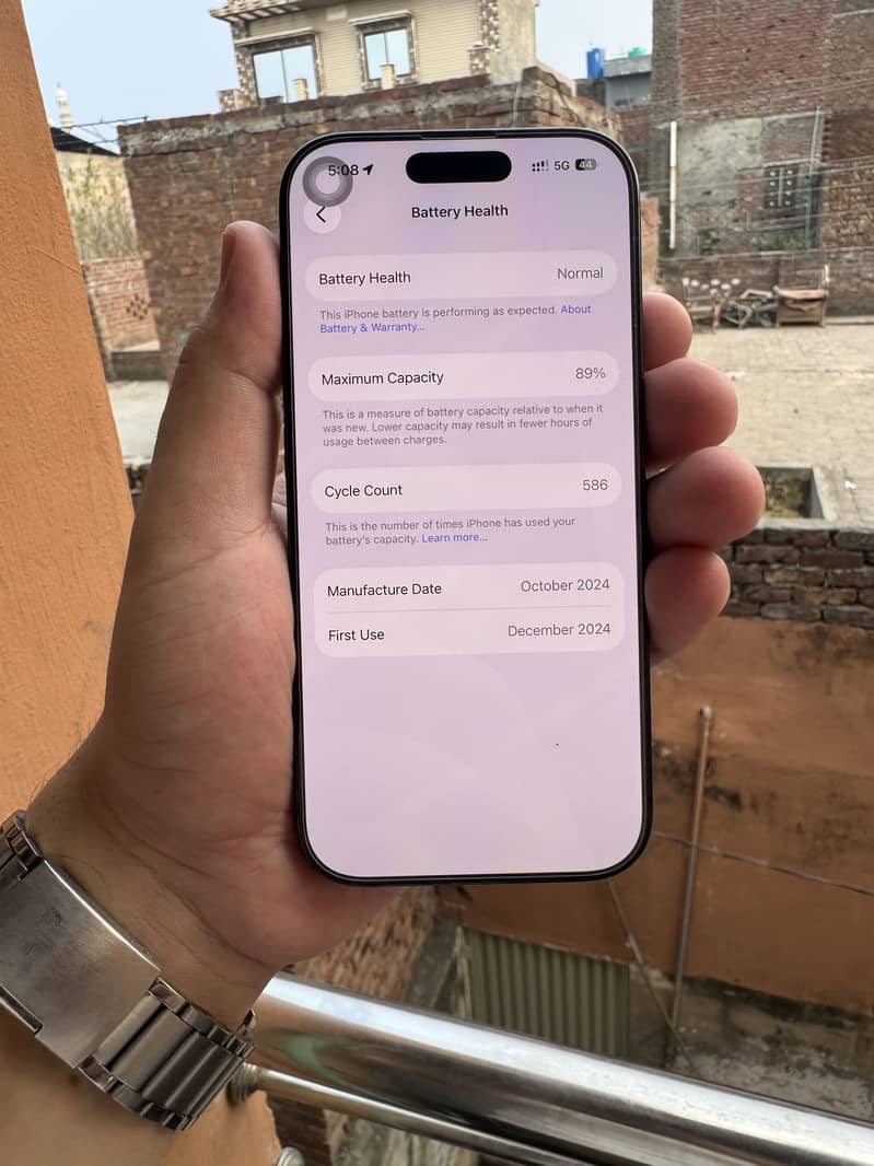 Apple iPhone 16 Pro 3