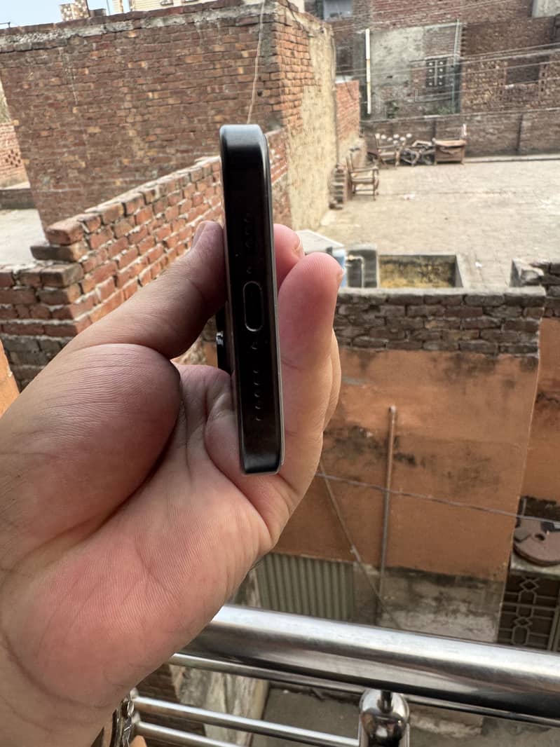 Apple iPhone 16 Pro 5