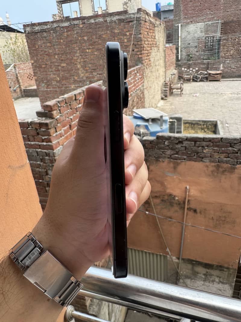 Apple iPhone 16 Pro 6