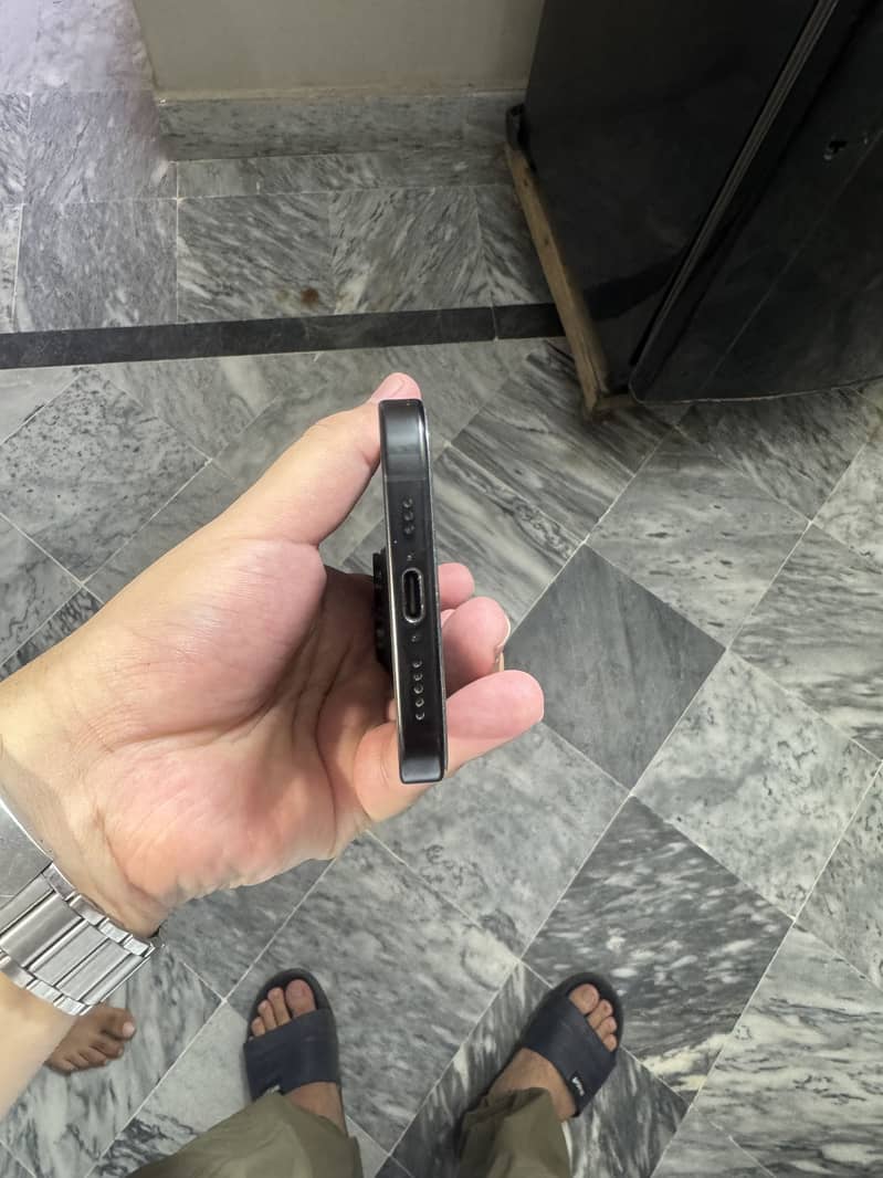 Apple iPhone 16 Pro 8