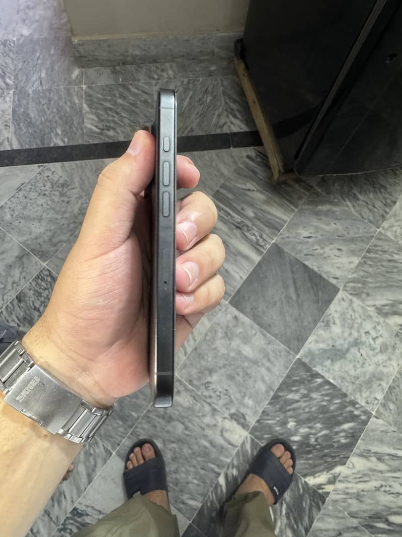Apple iPhone 16 Pro 10
