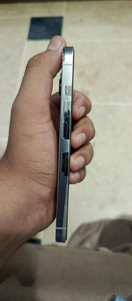 Apple iPhone 13 Pro 2